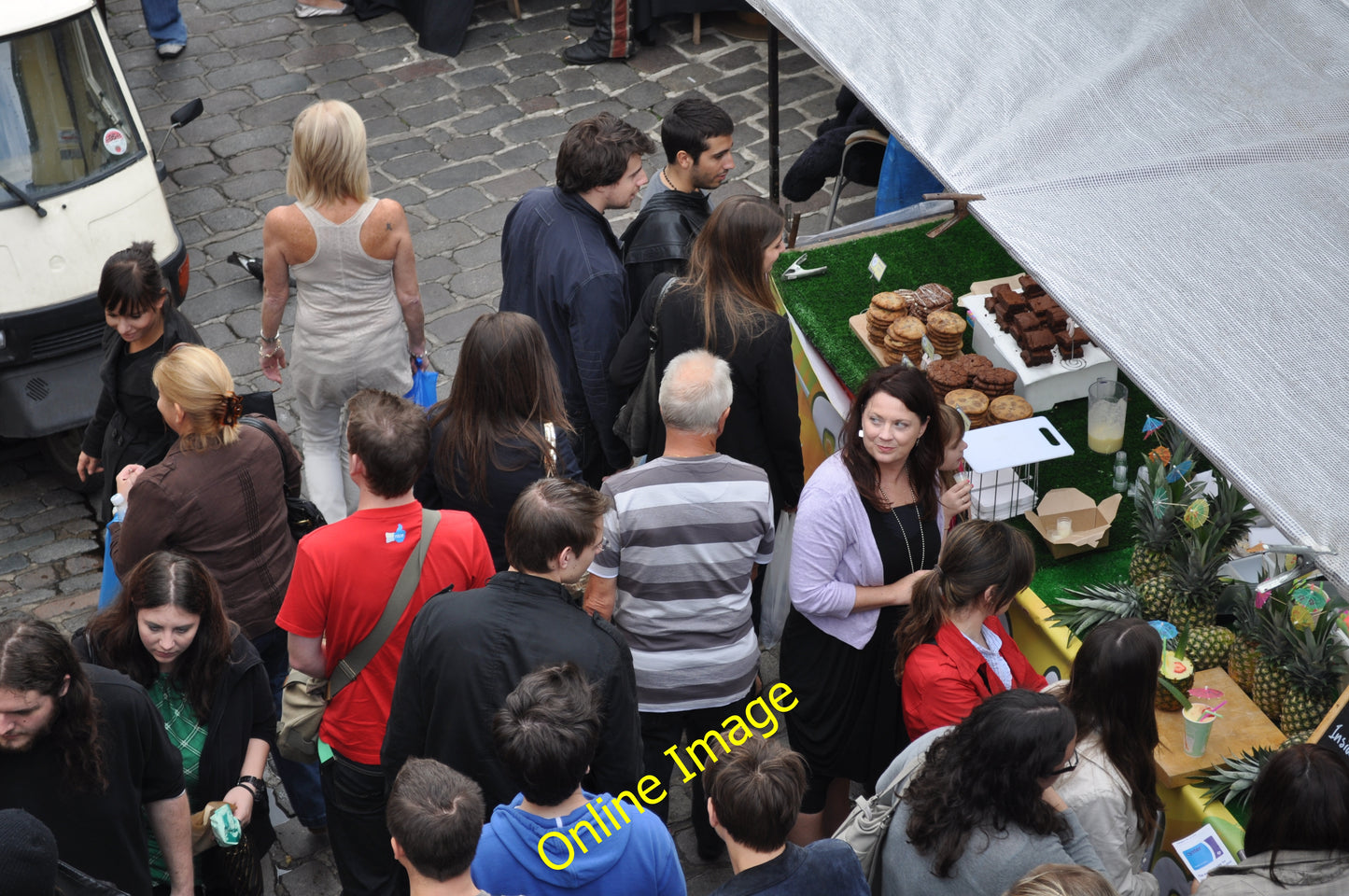 Photo 6x4 London : Camden - Middle Yard Camden Town Looking down upon peo c2010