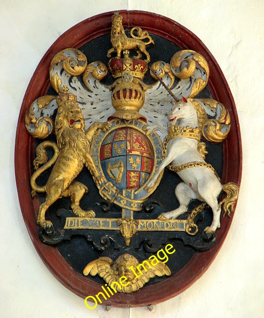 Photo 6x4 St Mary's church in Redgrave - royal arms Fen Street\/TM0579 Ca c2010