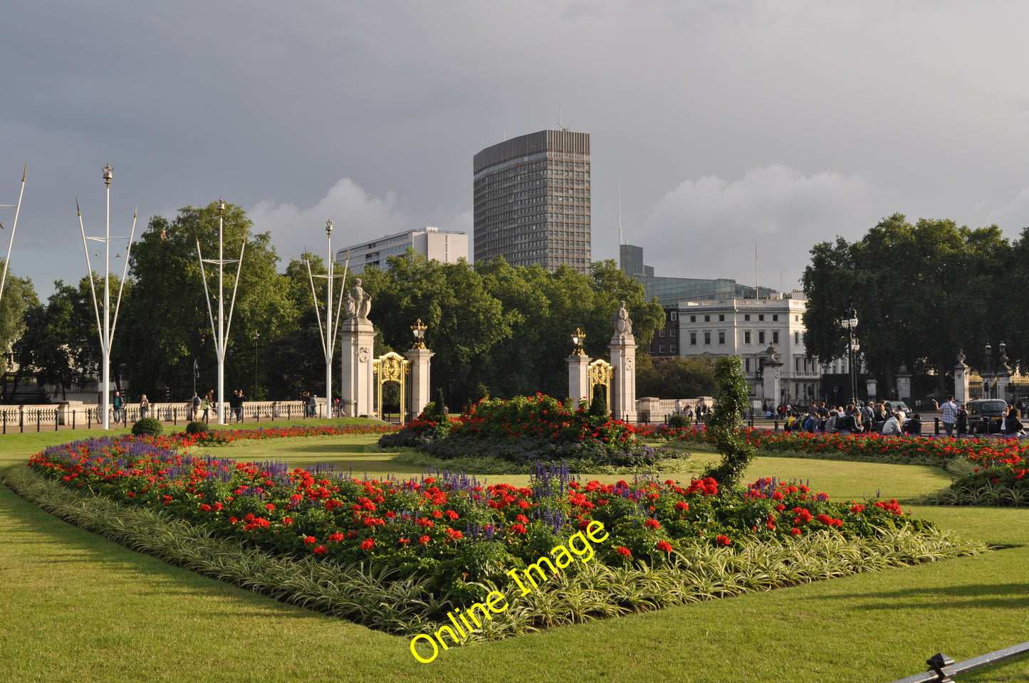 Photo 6x4 London : Westminster - Flowerbed A flowerbed between St James&# c2010