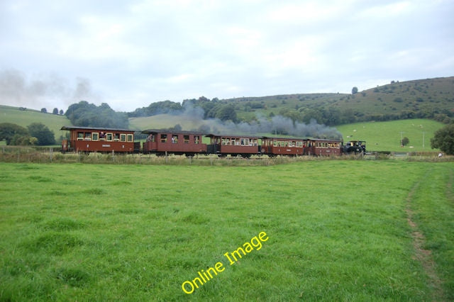 Photo 6x4 Train approaching Sylfaen station Castle Caereinion Welshpool b c2010