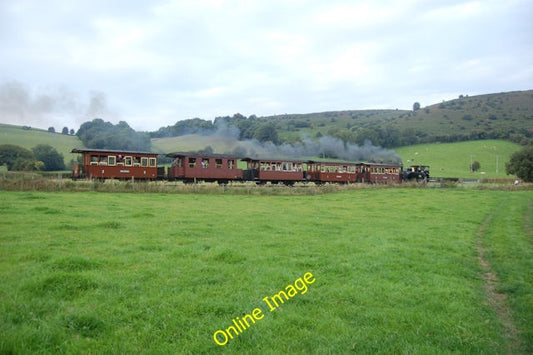 Photo 6x4 Train approaching Sylfaen station Castle Caereinion Welshpool b c2010