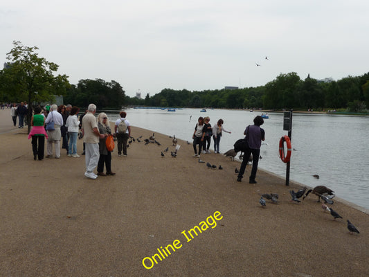 Photo 6x4 London : Westminster - Hyde Park Serpentine People feeding the  c2010