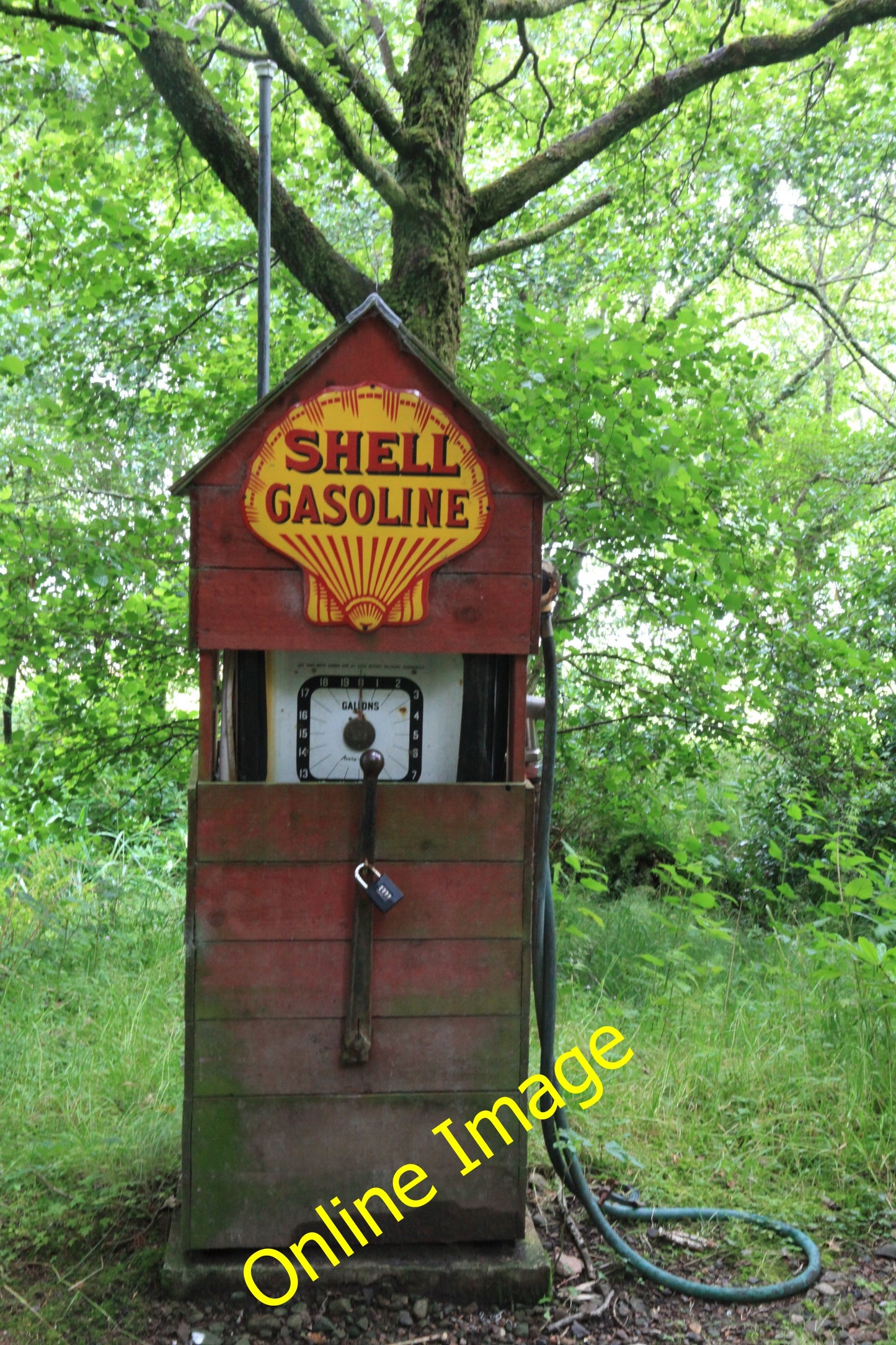 Photo 6x4 Rahoy Filling Station (Shell Gasoline) Caolas Rahuaidh  c2010