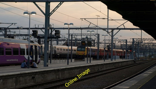 Photo 6x4 Leeds Station Leeds\/SE3034 Looking across platforms and past t c2010