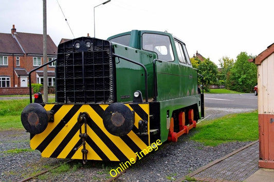 Photo 6x4 Sentinal 0-6-0DH No. 10180 at Telford Steam Railway An industri c2010