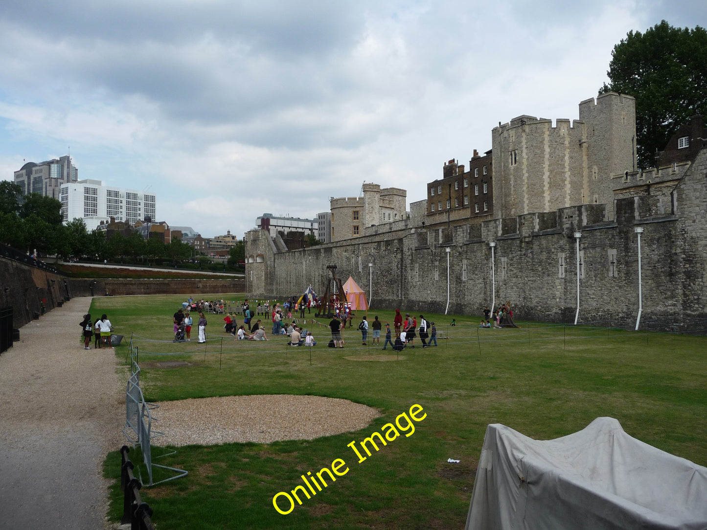 Photo 6x4 London : Tower Hamlets - Tower of London This is where the moat c2010