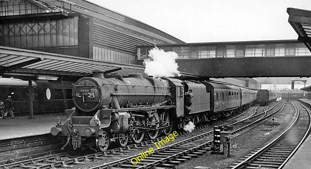 Photo 6x4 Preston Station, with train Preston\/SD5329 View southward, tow c1963