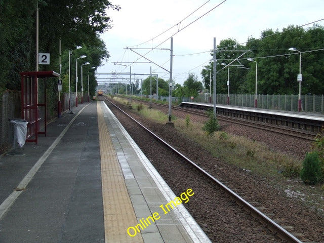 Photo 6x4 Hillington East railway station Cardonald Looking west along Pl c2010