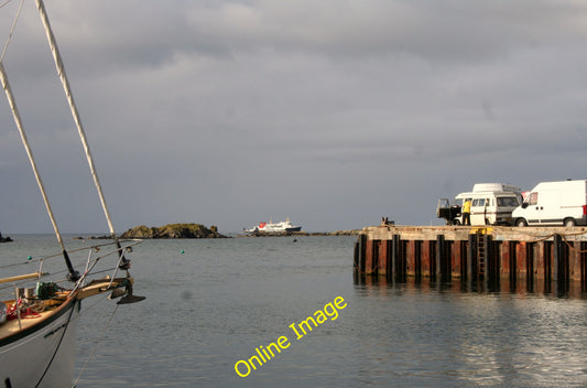 Photo 6x4 Morning Ferry Port Ellen\/Port Eilein Cars wait on the pierside c2010