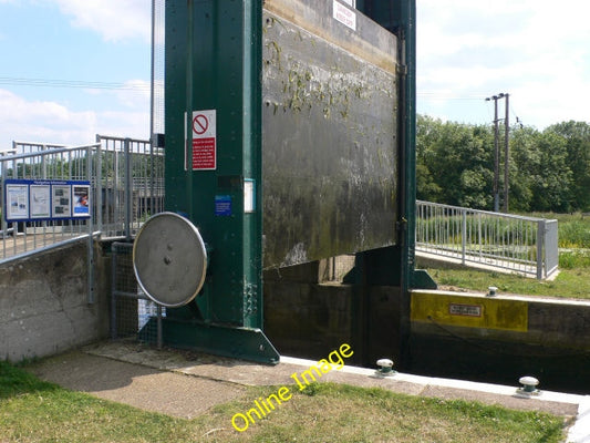 Photo 6x4 Woodford Lock Thrapston Lower guillotine gate on River Nene Woo c2010