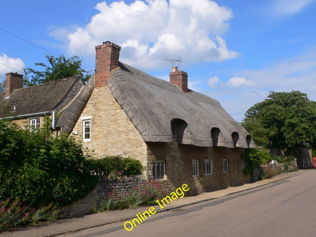 Photo 6x4 Cotterstock Cottage Oundle Thatched cottage in village of Cotte c2010