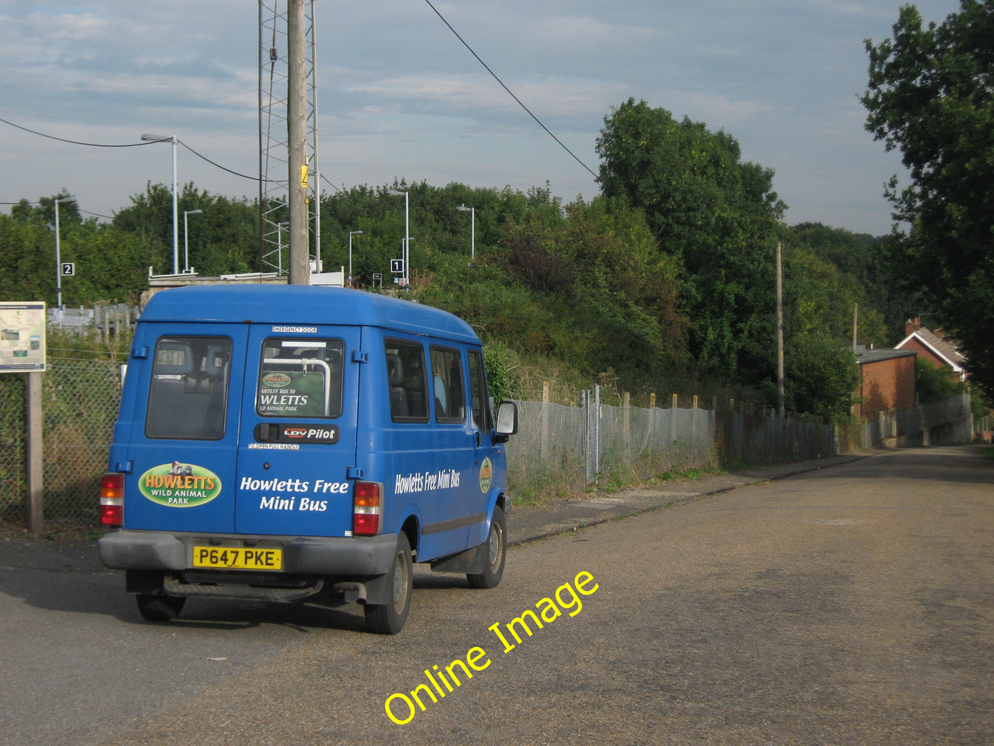 Photo 6x4 Howletts Free Mini Bus near Bekesbourne Railway Station Bekesbo c2010