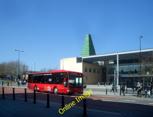 Photo 6x4 Green Tower, Red Bus Oxford\/SP5106 Just a bit of colour on a n c2010