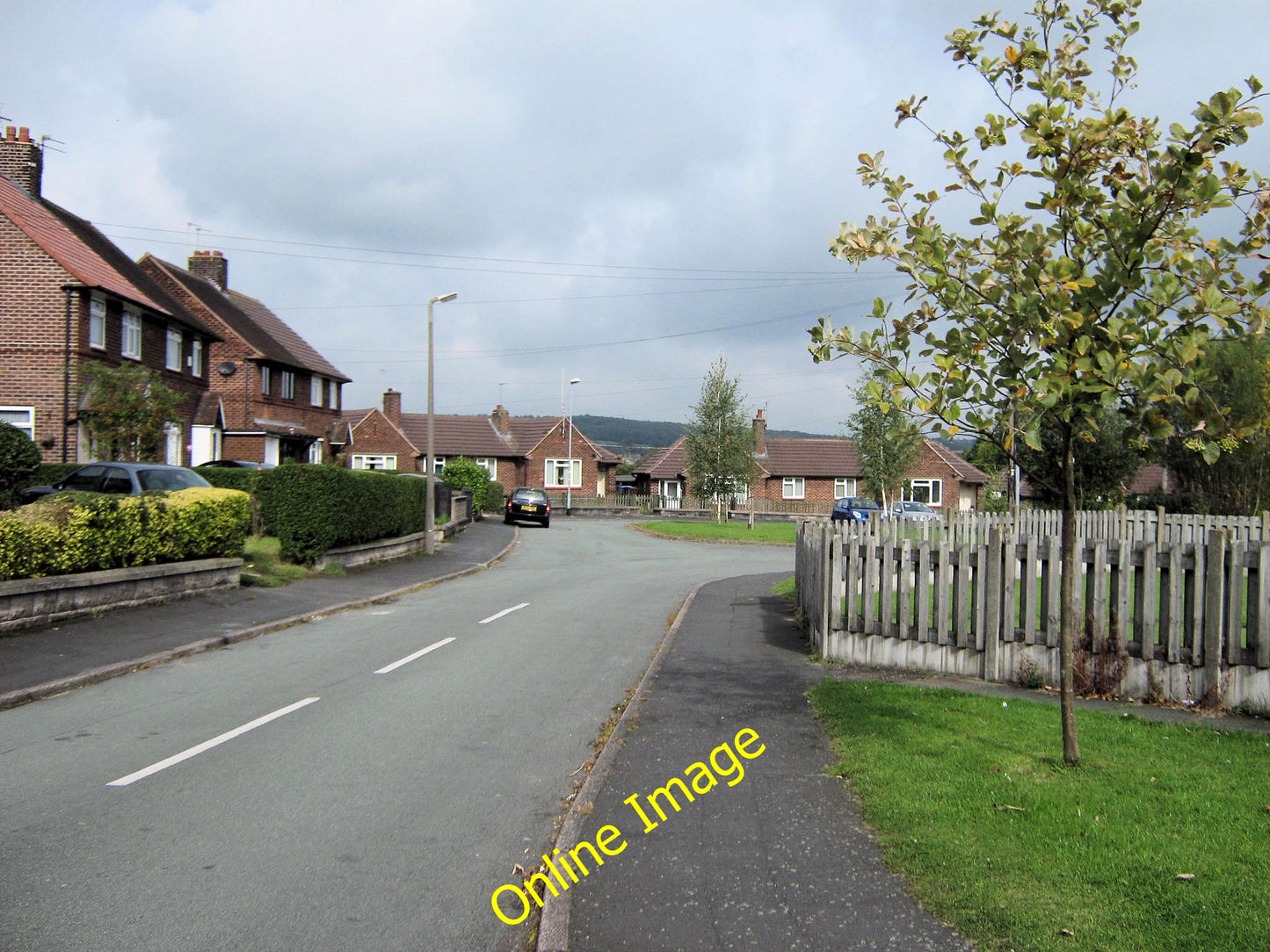 Photo 6x4 Kingsfield Crescent Biddulph A small close of houses and bungal c2010